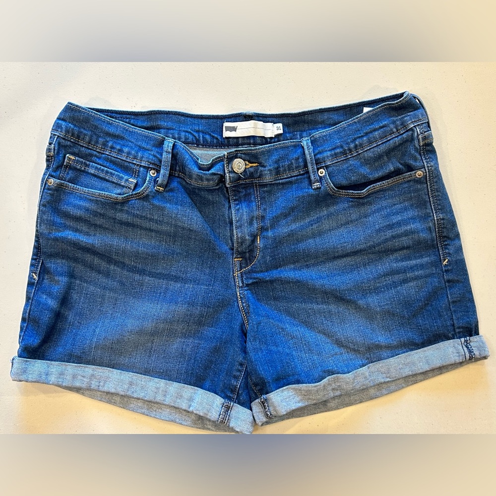 Levi Denim Shorts Size 31